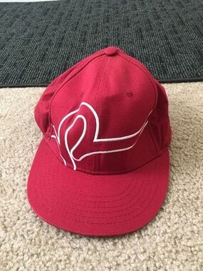 Mens Rocawear Fitted Cap Hat Size 7.5 Burgundy White